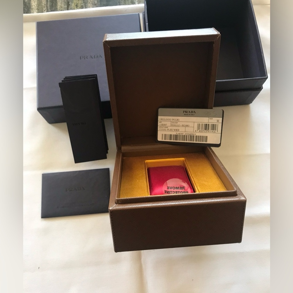 Collectors.Original PRADA brown watch box with metal "PRADA"emblem 4.5”/5”&cards - Picture 12 of 12